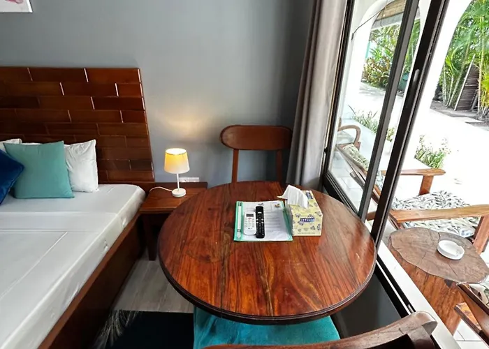 Castaway Lodge *
