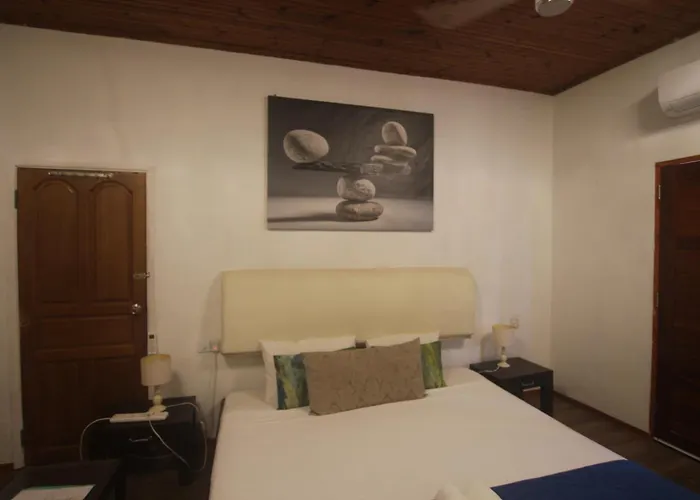 Castaway Lodge